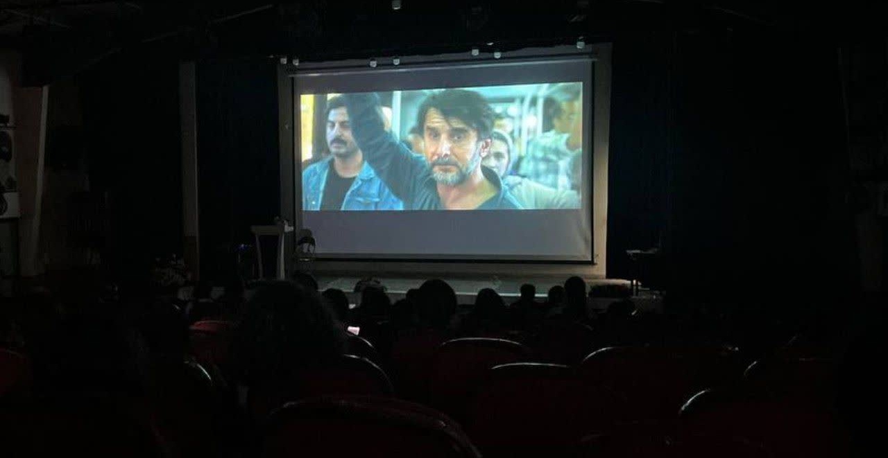 اکران فیلم سینمایی «زیبا صدایم کن» در خوابگاه شهید چمران